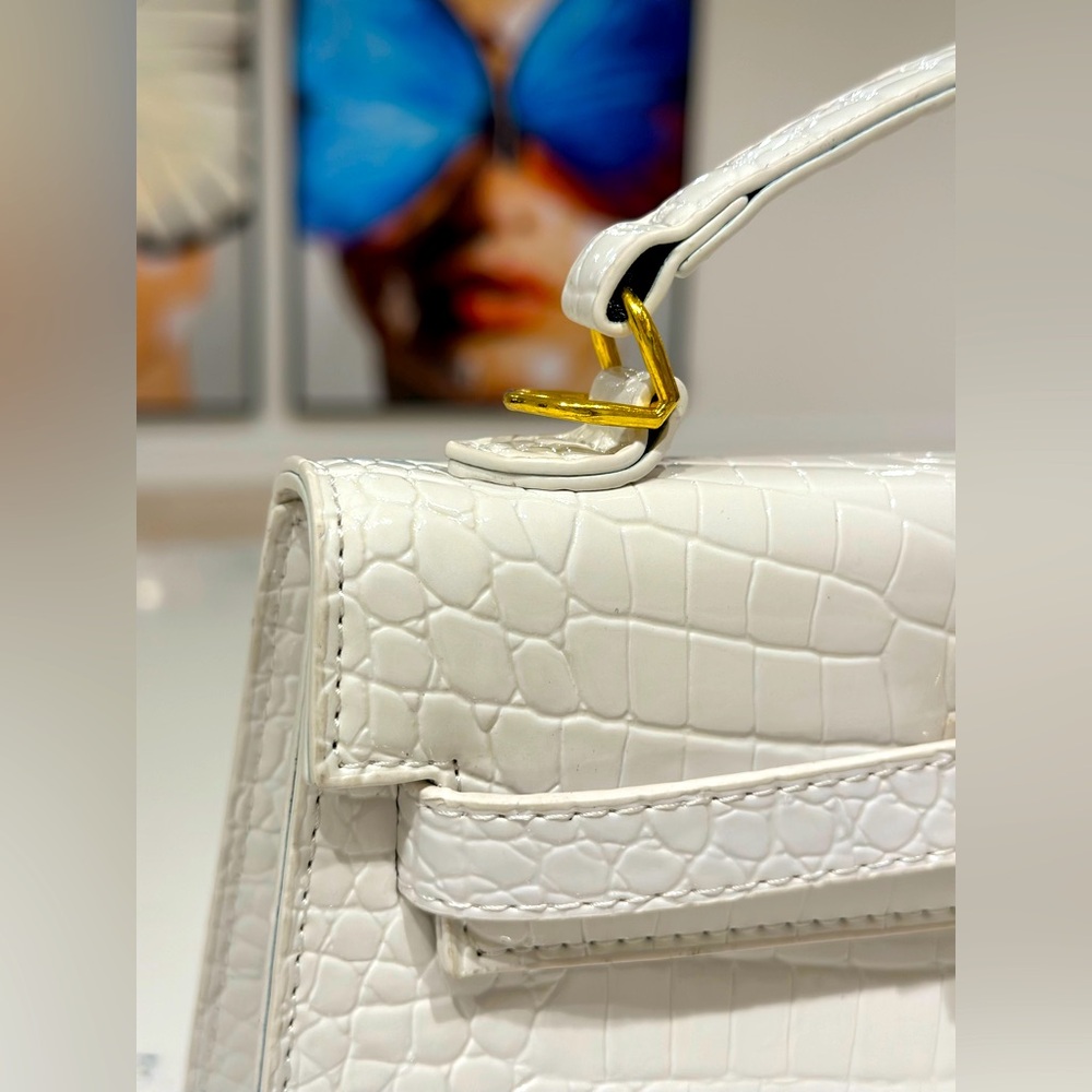 Small White Crocodile Texture Effect Mini Handbag - image 7